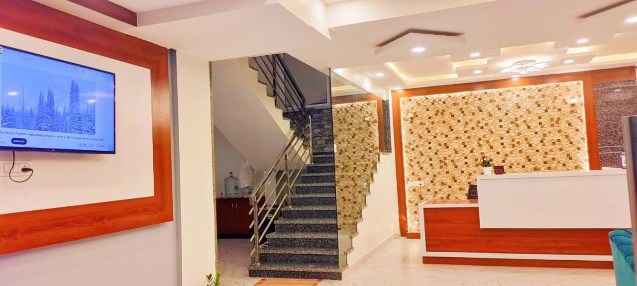 Keerthis Royal Suites - Near International Airport Terminal 1 And 2 Yelahanka Exteriér fotografie