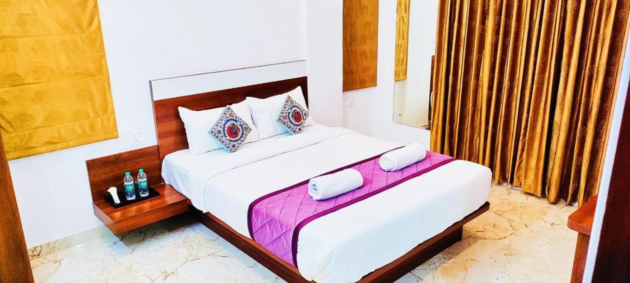 Keerthis Royal Suites - Near International Airport Terminal 1 And 2 Yelahanka Exteriér fotografie