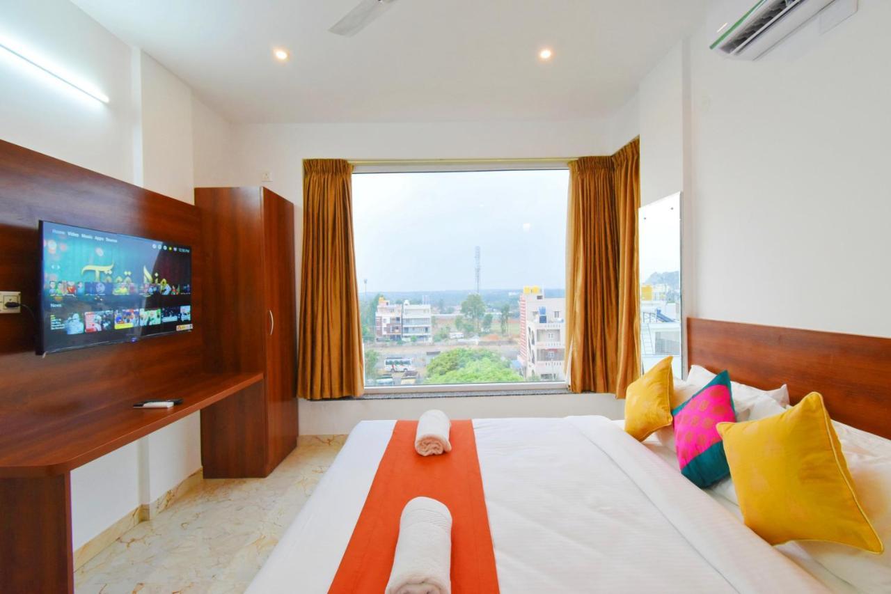 Keerthis Royal Suites - Near International Airport Terminal 1 And 2 Yelahanka Exteriér fotografie