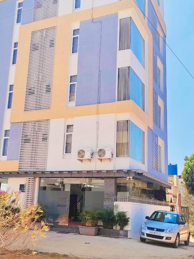 Keerthis Royal Suites - Near International Airport Terminal 1 And 2 Yelahanka Exteriér fotografie