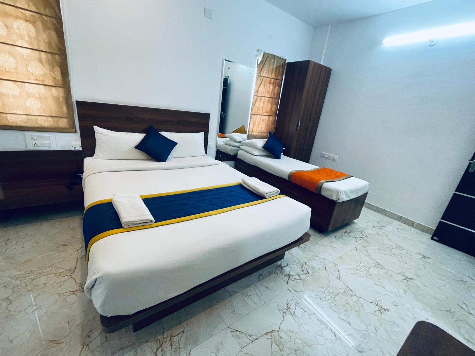 Keerthis Royal Suites - Near International Airport Terminal 1 And 2 Yelahanka Exteriér fotografie