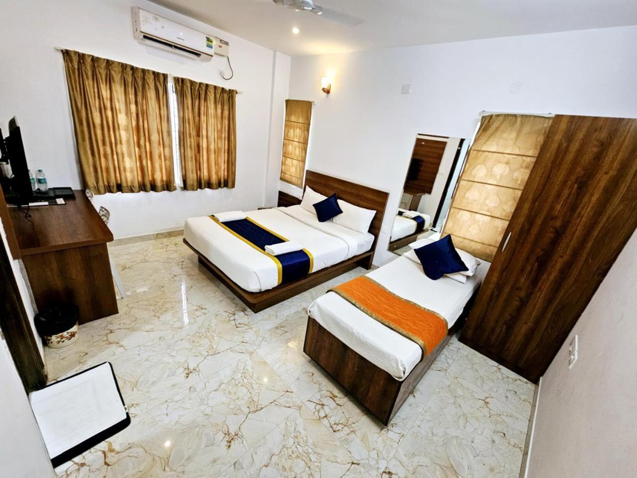 Keerthis Royal Suites - Near International Airport Terminal 1 And 2 Yelahanka Exteriér fotografie