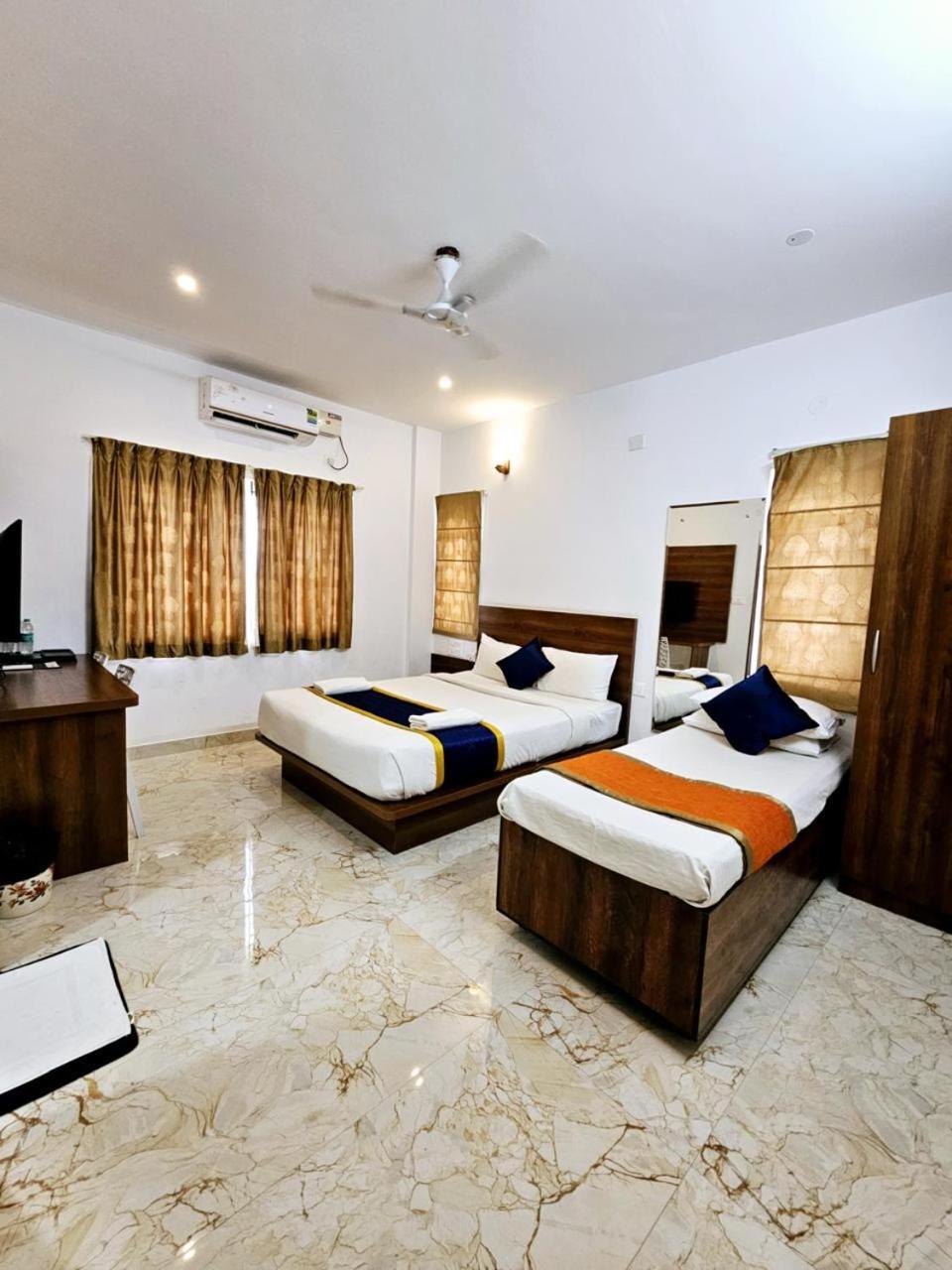 Keerthis Royal Suites - Near International Airport Terminal 1 And 2 Yelahanka Exteriér fotografie